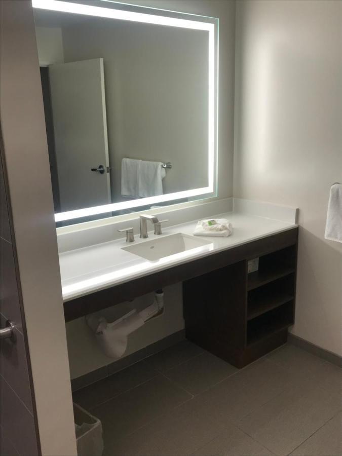 Hotel At 2*