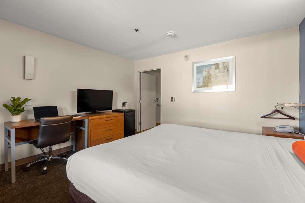 Hotel At 2*