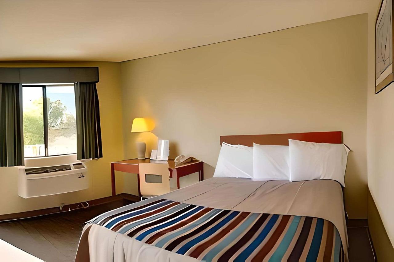 Hotel At Rohnert Park