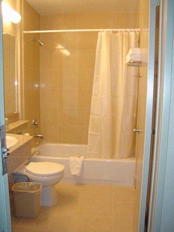 Hotel At 2*