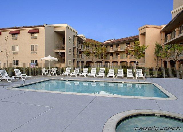 At 2* Rohnert Park