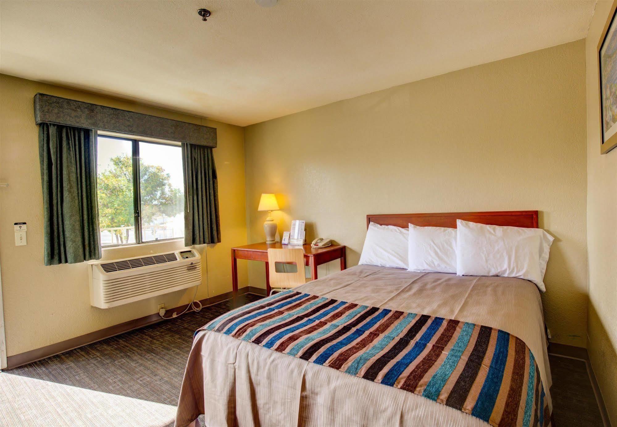 Hotel At 2*