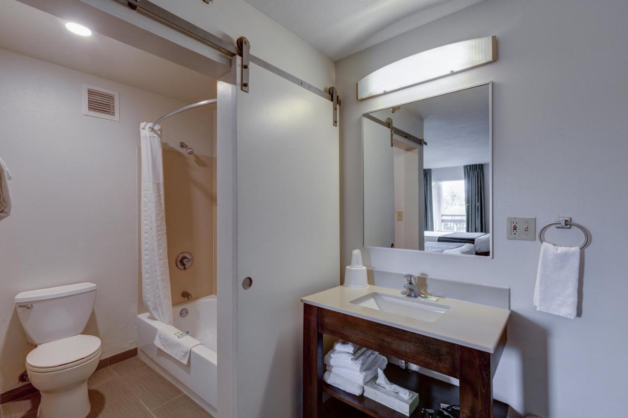Hotel At